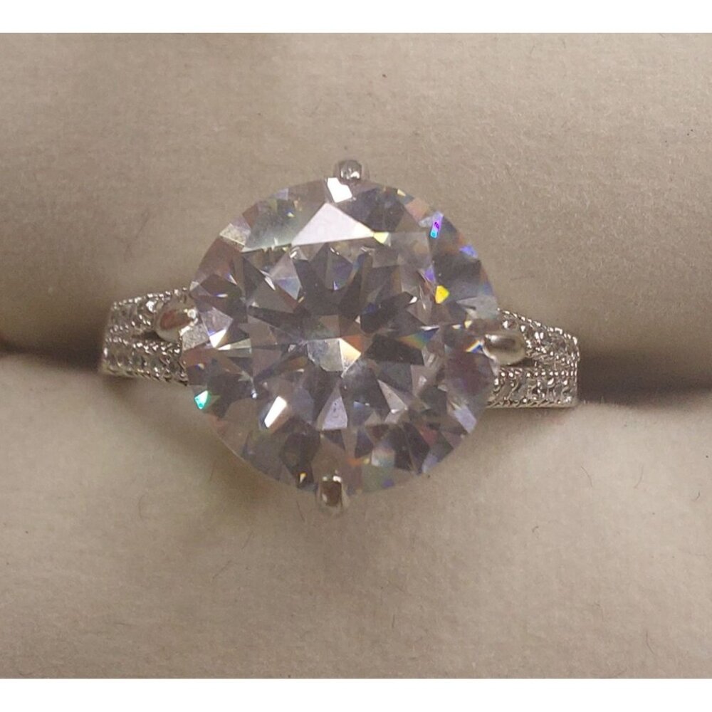 Stauer 925 Silver Ring With Large Round-Cut Clear Stone Engagement Accent - Picture 6 of 10
